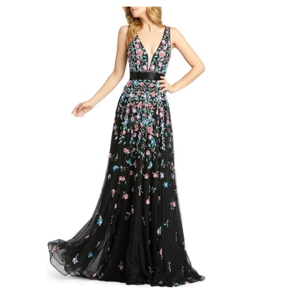 Mac Duggal
3D Sequin Applique Floral V-Neck Sleeveless Gown Size 4